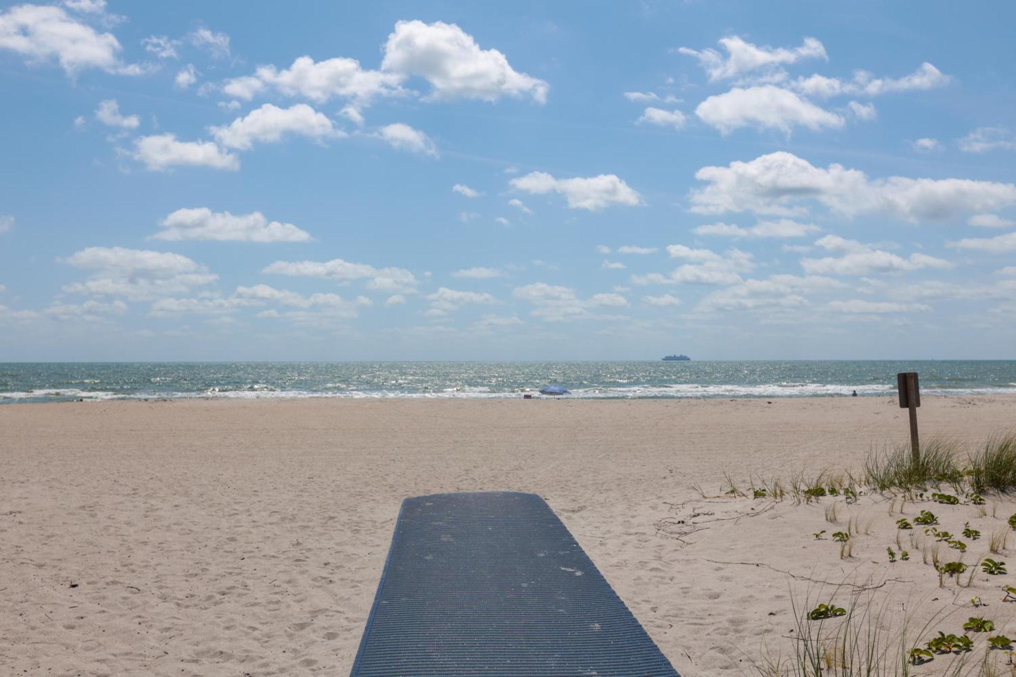 Cape Canaveral Escape With Grill Walk To Beach! エクステリア 写真